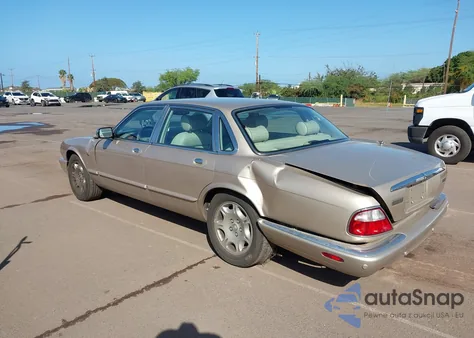 2003 Jaguar Xj Xj8 z USA, uszkodzony, nr VIN SAJDA14C63LF58922
